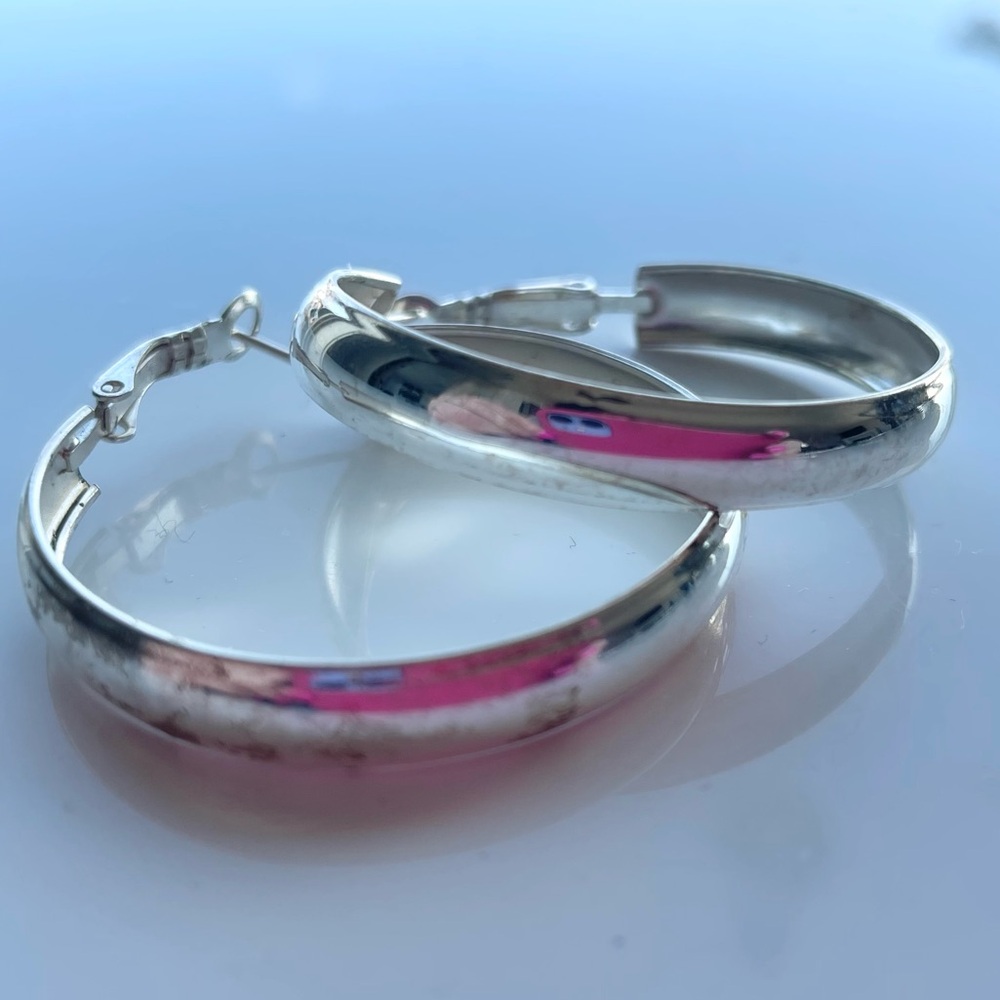 Chic Polished Silver Hoop Earrings - Picture 6 of 6